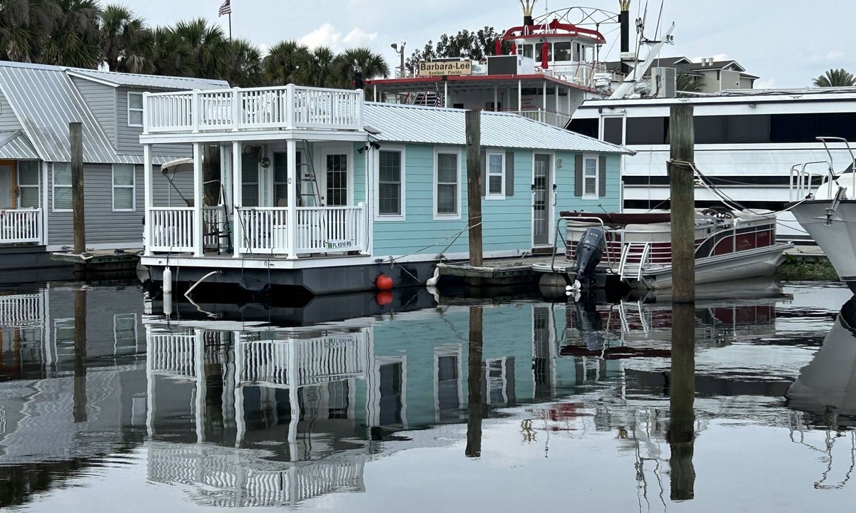 Sanford Boat Rental | Downtown Floating Bungalow Historic Sanford Lake Monroe Marina