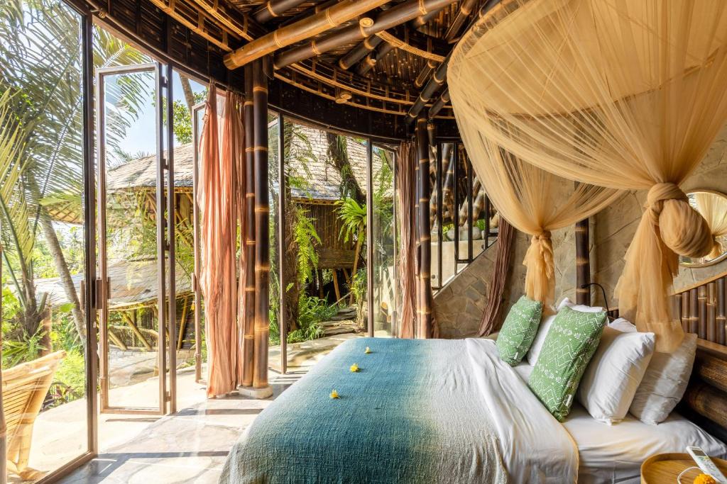 Abiansemal Villa | Eclipse House 4bds Eco Bamboo House Pool RiverView