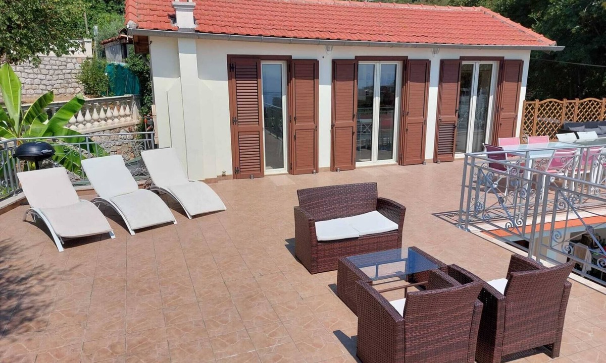 Beausoleil Villa | Eden Cap: A delightful villa lodges 11 adults just one km away from Monte Carlo