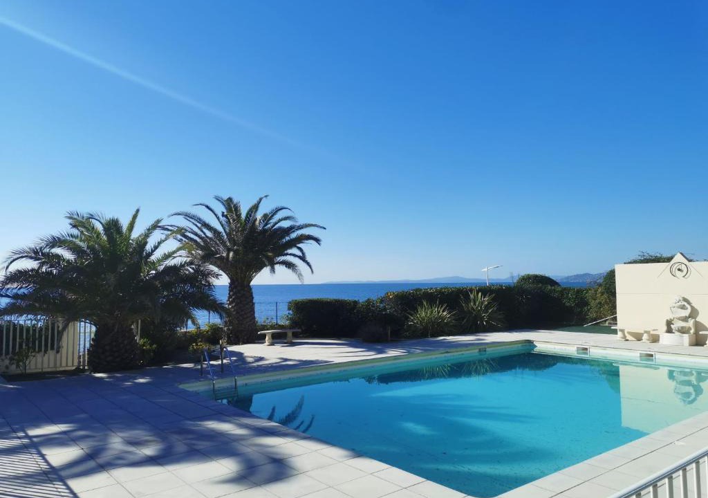 Boulouris-sur-Mer Apartment | Eden Palladio Appt 2 ch front de mer accès direct à la plage
