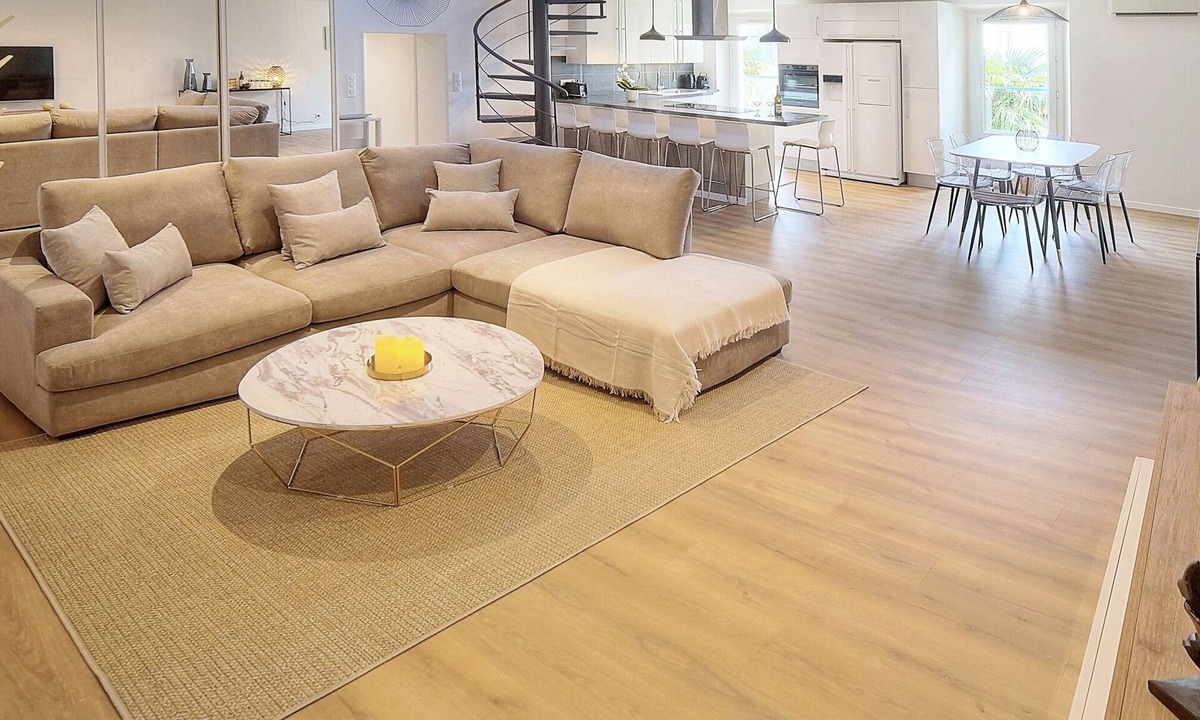 Le Suquet Apartment | ELEGANT DUPLEX 5 CHAMBRES PLAGES DU MIDI A5B003