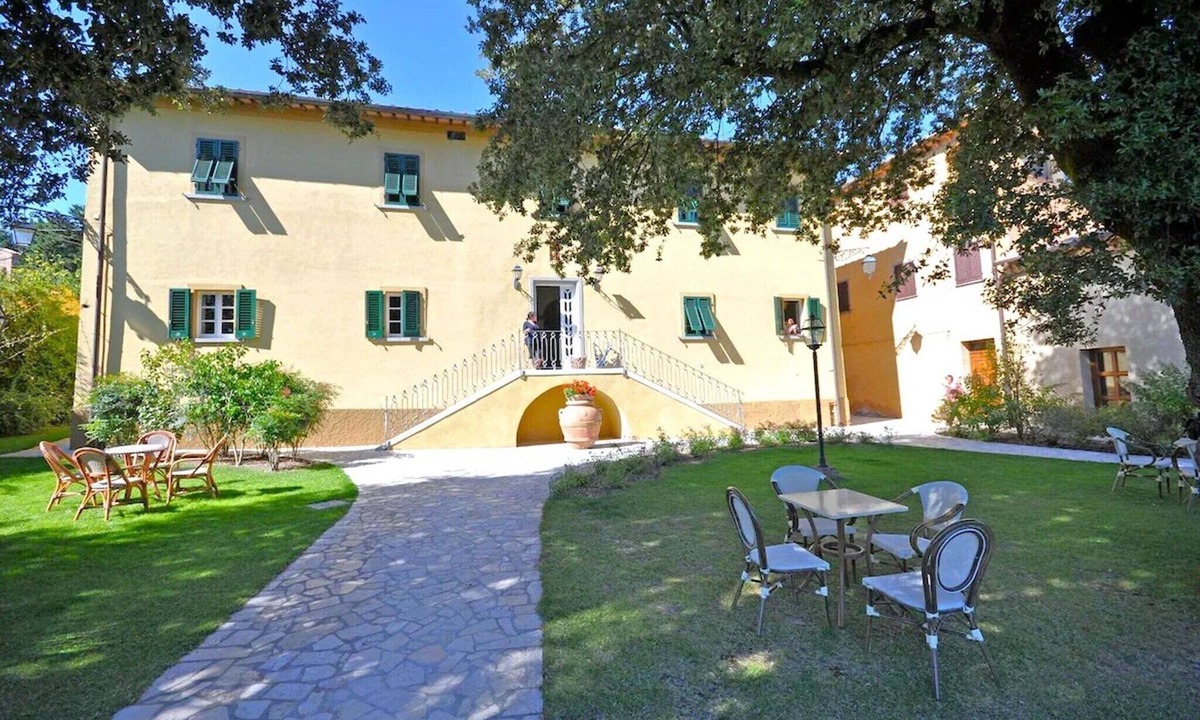 Volterra Apartment | Elegant Tuscany Holiday Home for 4