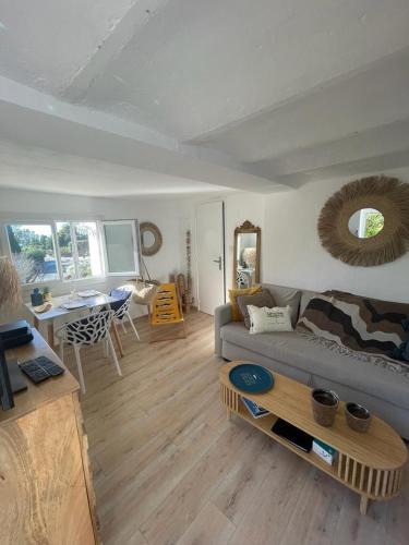 Le Rayol Apartment | Exceptionnel studio vue mer refait à neuf