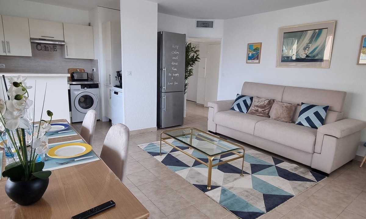Saint-Laurent-du-Var Apartment | F2 NEW BRIGHT BEAUTIFUL NEAR SEA AND AMENITIES AIR CONDITIONING WIFI TERRACE GARAGE