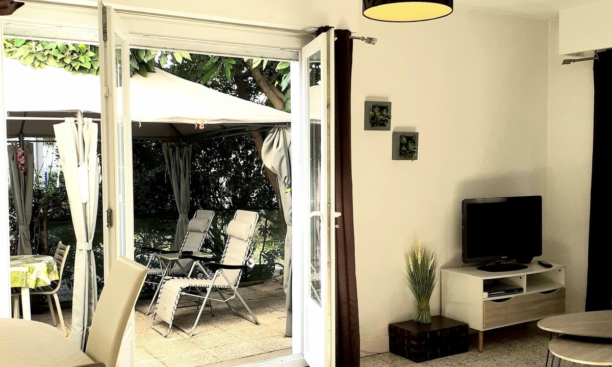 Cros-de-Cagnes Apartment | F2 ON THE GROUND FLOOR 150m from the beaches and shops/5pers/48m2