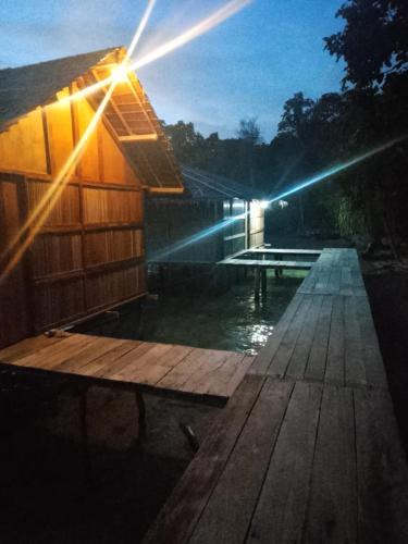 Pianemo Islands House | Fam Wall Homestay