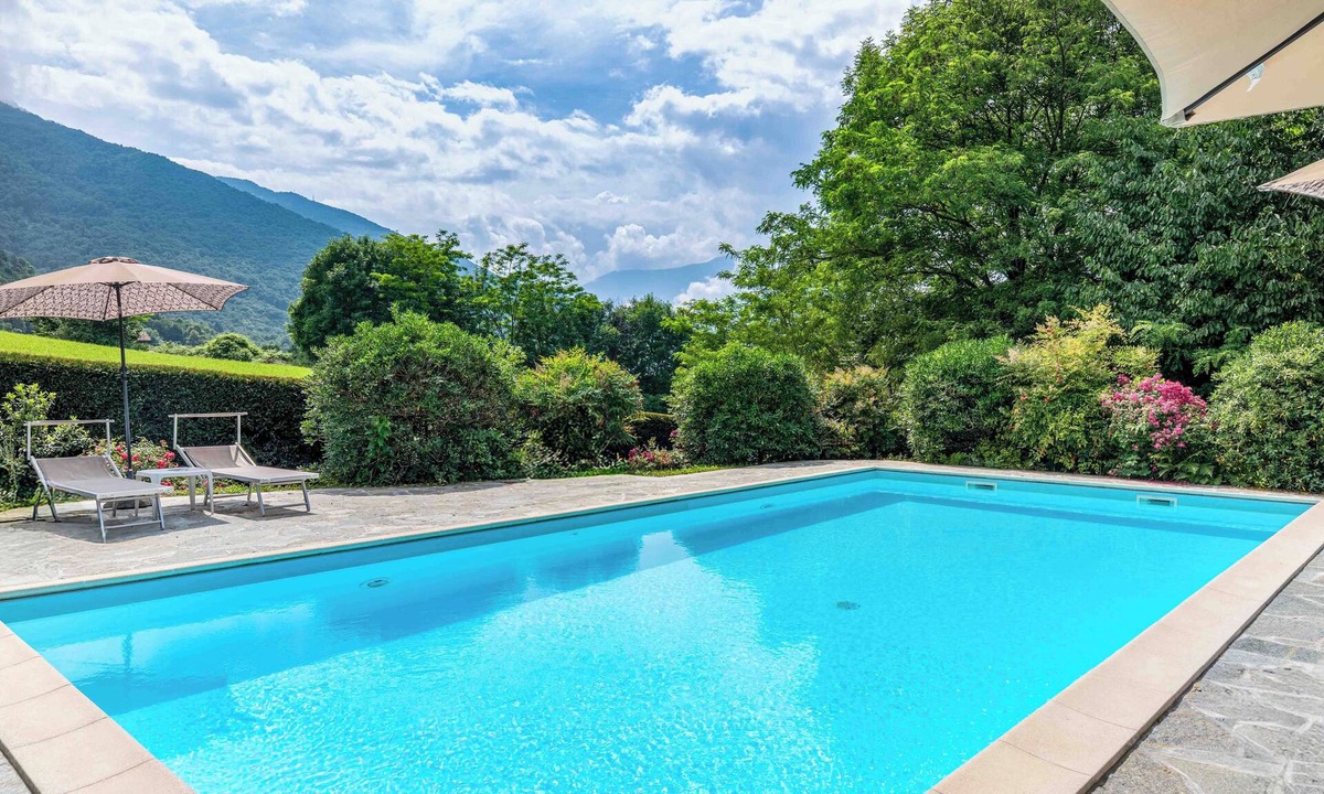 Colico Piano House | FARMHOUSE ANTICO BORGO GARDEN