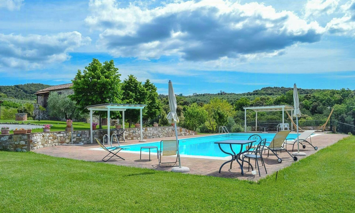 Asciano Apartment | Farmhouse apartment with pool near in Asciano