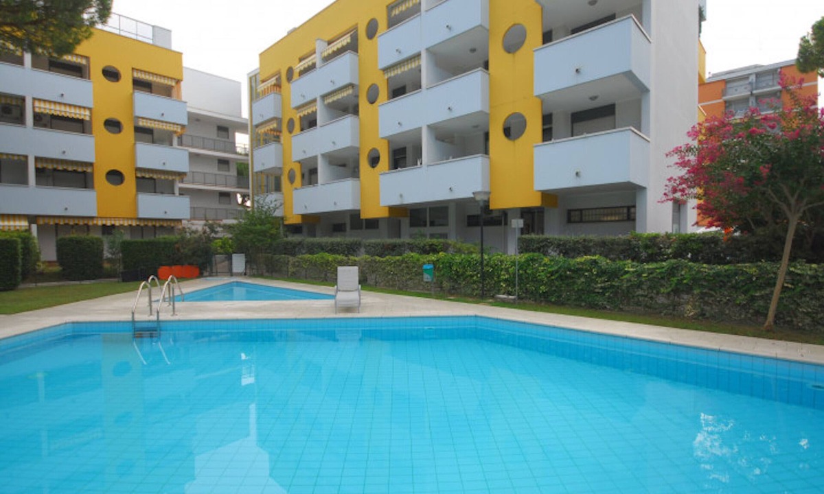 Lignano Pineta Apartment | Flat with balcony and shared pool
