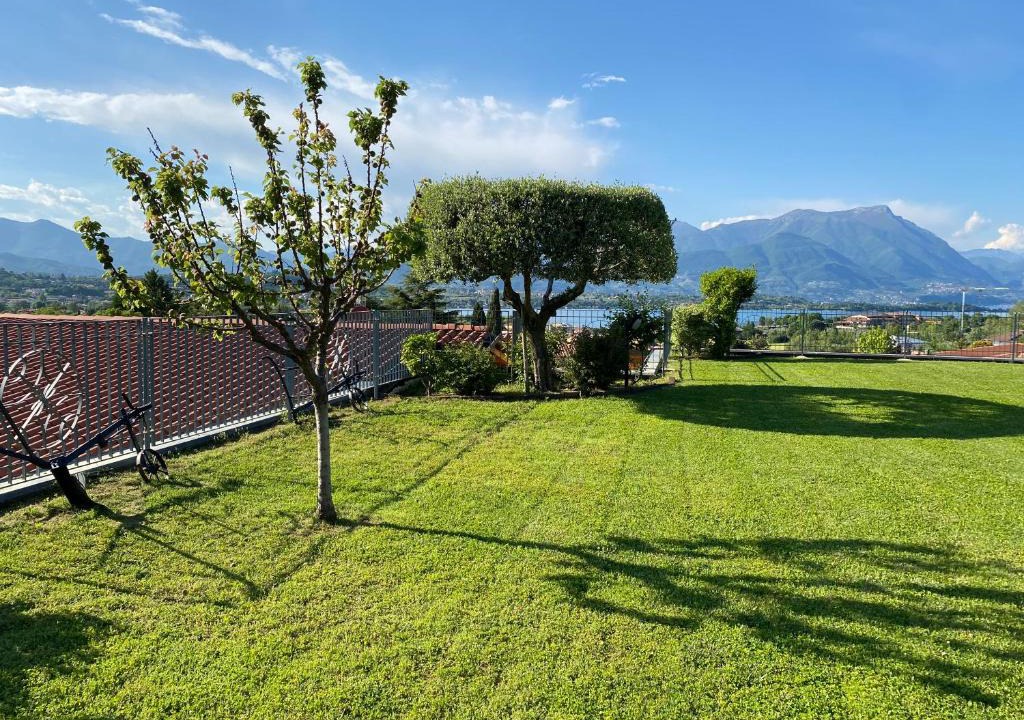 Montinelle Apartment | Flowers & garden apartment con vista lago