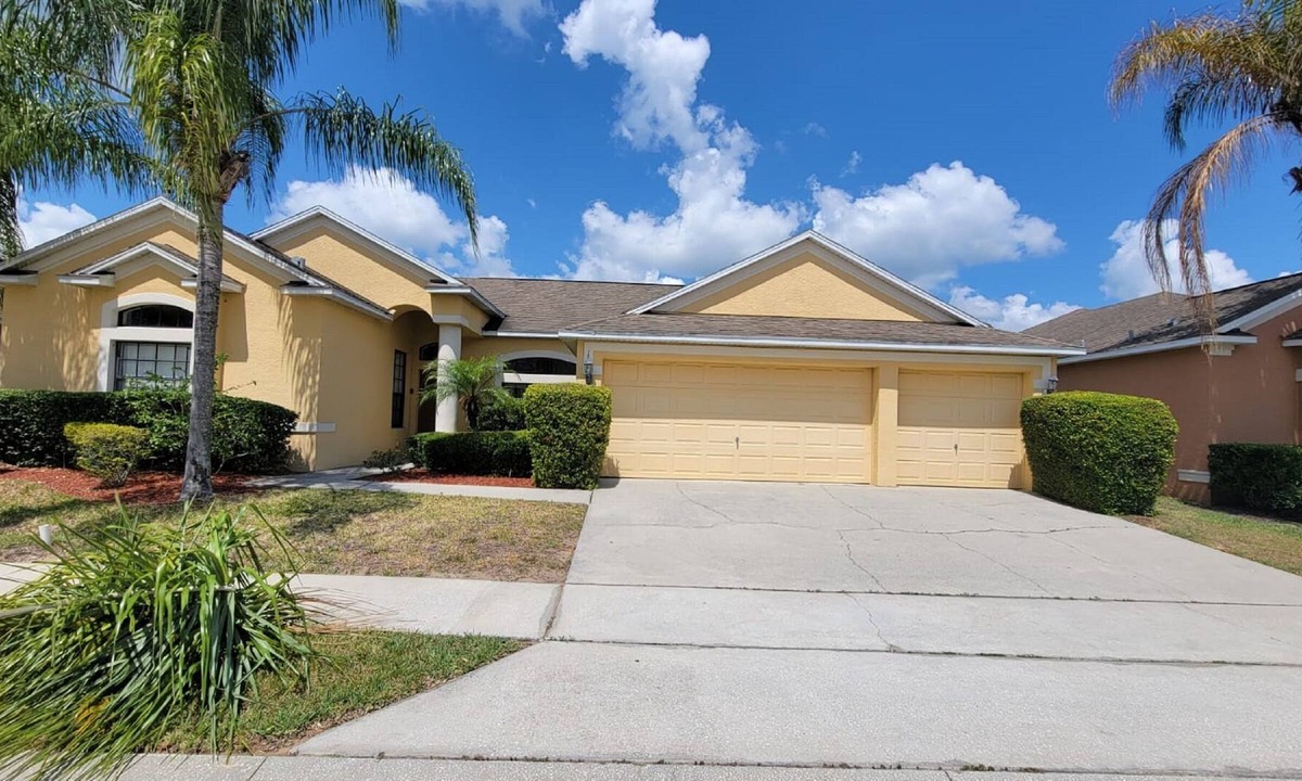 Legacy Park House | FREE POOL HEAT 5 Bedroom Private Pool Home Close to Disney