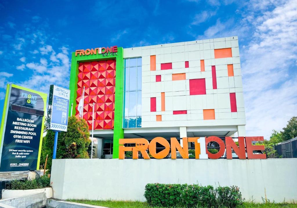 Purwodadi Hotel | Front One Hotel Purwodadi