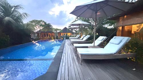 Mushroom Bay Resort | Gedong Nusa Huts