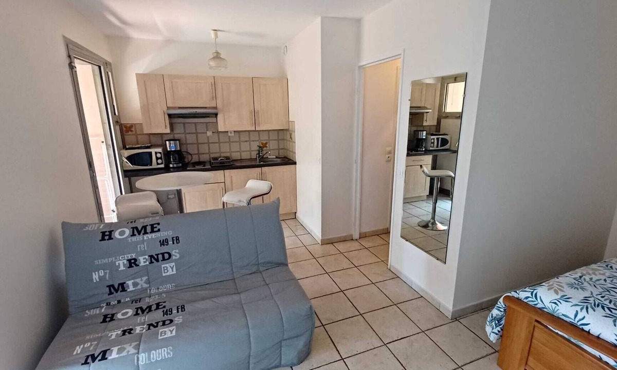 Vallauris Apartment | GOLFE JUAN/VALLAURIS STUDIO LOGGIA near CITY CENTER