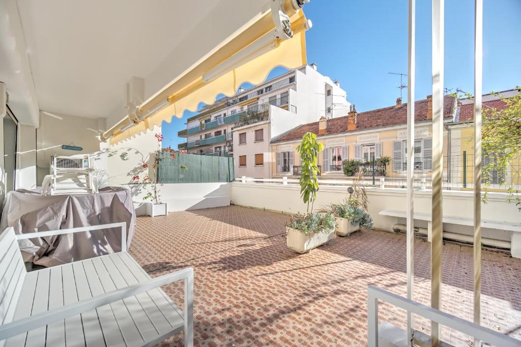 Cannes City Centre Apartment | GRAND 2 PIECES TERRASSE A 2 MINUTES DES PLAGES