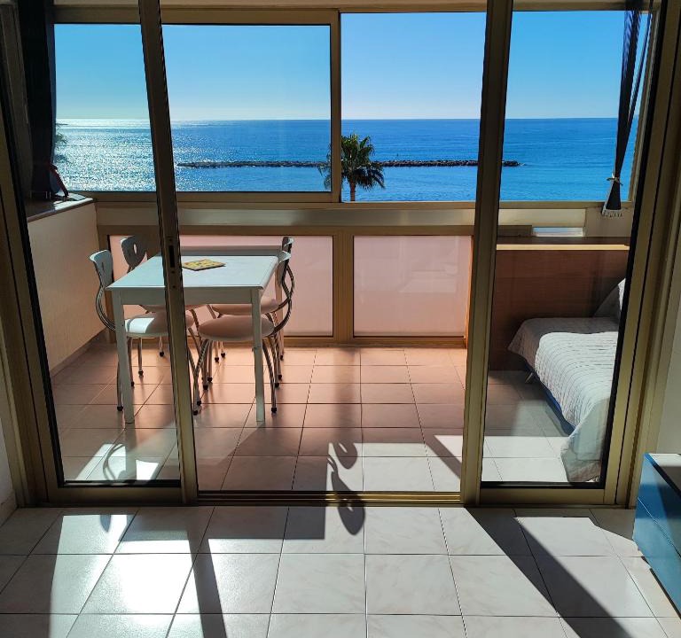 Saint-Laurent-du-Var Apartment | Grand studio bord de mer- accès direct aux plages