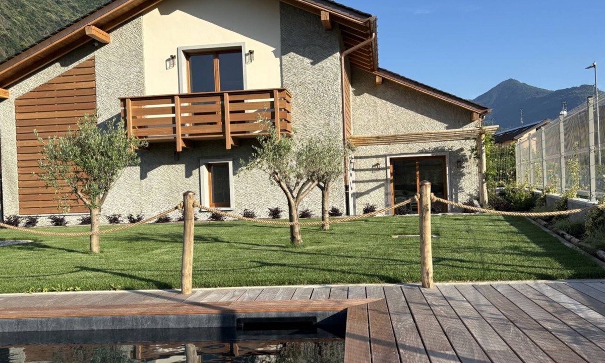 Dervio Ski Chalet | Green Chalet du lac - luxury property few steps from the lake with large pool and garden