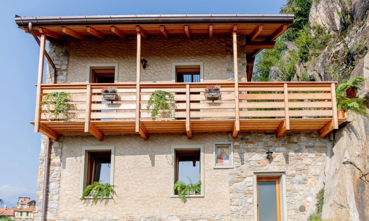 Dervio Ski Chalet | Green Chalet - Garden Jacuzzi and SPA few steps from the lake