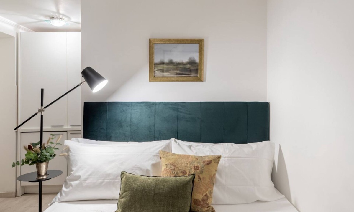 Rione II Trevi Apartment | GuestHost - Basic Studio - 350 m far from Fontana di Trevi