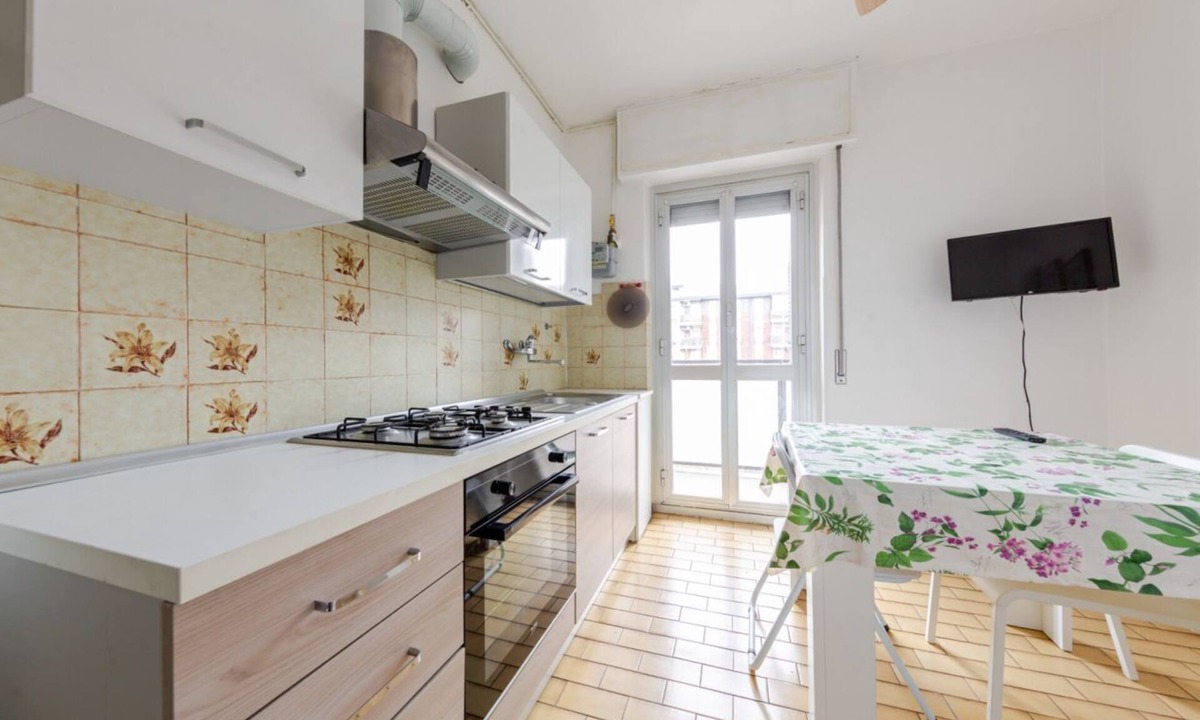 Gallaratese Apartment | GuestHost - Bonola M1 Underground Bright & Functional Apt x4
