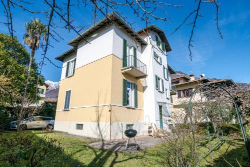 Consiglio di Rumo Apartment | GuestHost - Historic Villa with Garden & Lakeview