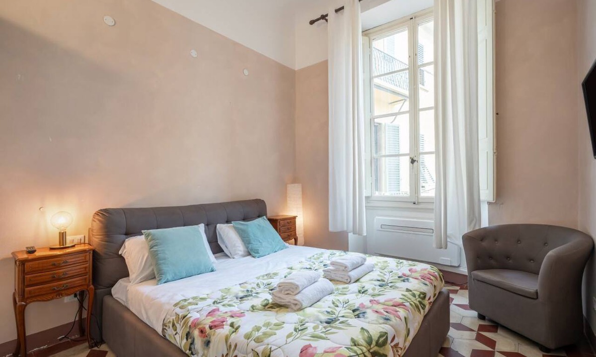 Sant' Ambrogio Apartment | GuestHost - Lovely 56 sqm apartment, for up to 4 people, located on the second floor of an ancient and characteristic building (NO lift). The property is located in the historic center of Florence (Traffic Restricted Area), in the lively Sant'Ambrogio di