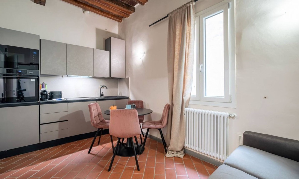 San Giovanni Apartment | GuestHost - Lovely apartment of about 30 sqm, able to accomodate up to 3 guests, located on the second floor of a well-maintained historic building (NO elevator). The property is in the heart of Florence’s historic center, just a two-minute walk from P