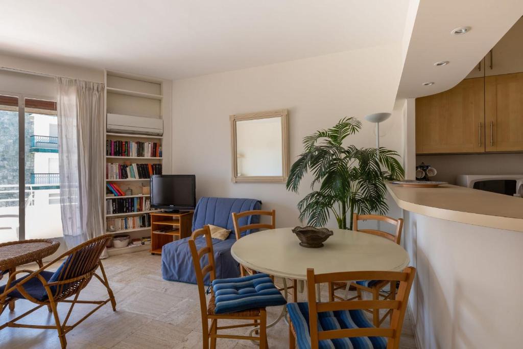 Pointe Croisette Apartment | GuestReady - Fantastic Studio with Balcony La Croisette