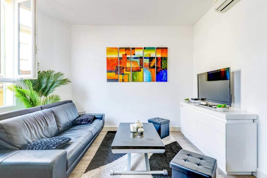 Prado - Republique Apartment | GuestReady - Perfect Blue in Prado Republic