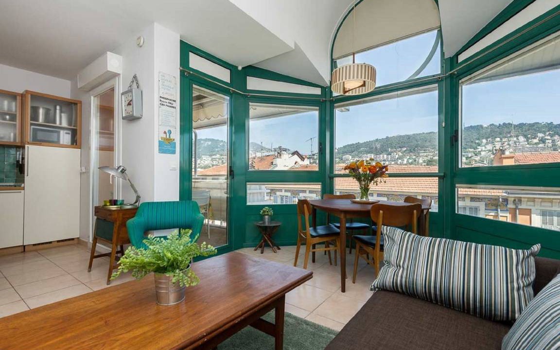 Quartier du Port Apartment | Guisol 2