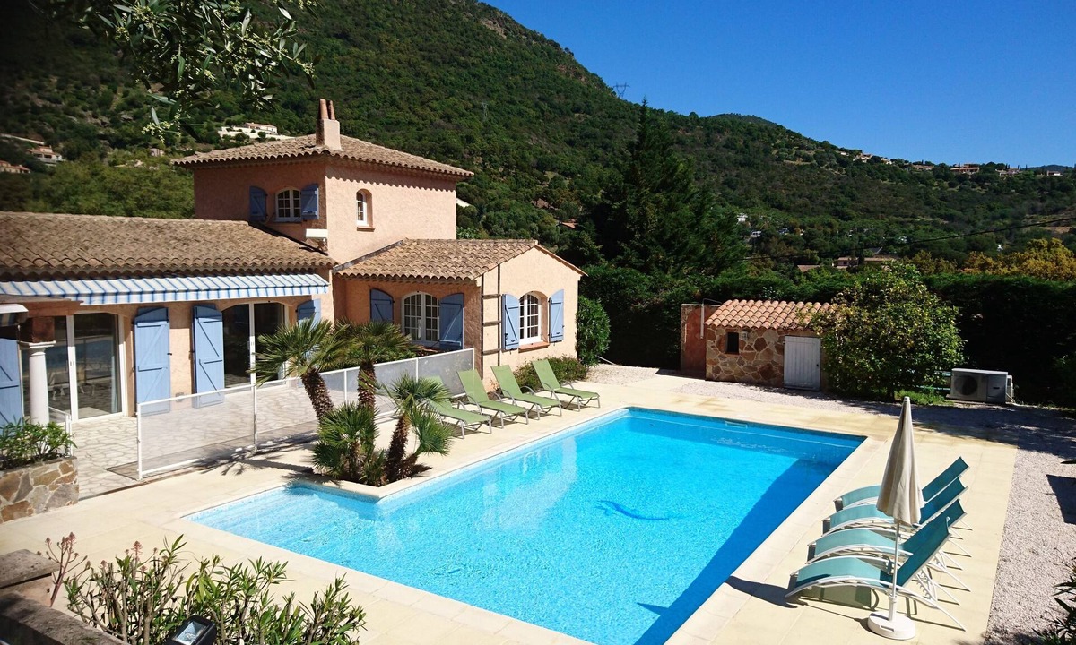 Cavalaire-sur-Mer Villa | Gulf of Saint-Tropez , nice villa, recent and quit with heated private pool