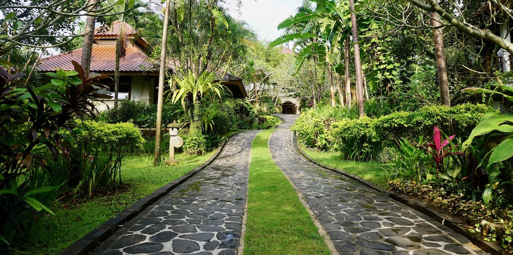 Rangdu Hotel | Gunung Paradis Retreat
