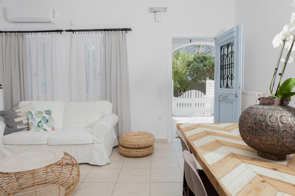 Kamari Apartment | Harmonia House