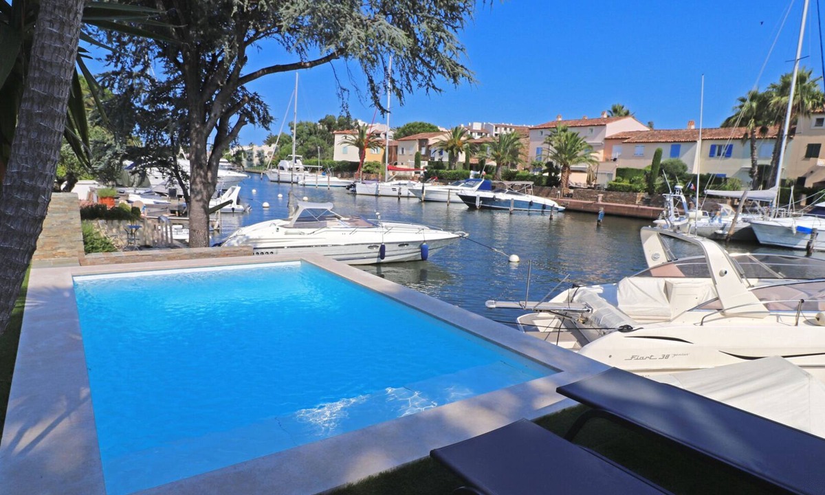 Port Grimaud House | HEAVENY 5* LUXURY Villa, HEATED ALL YEAR ROUND POOL, AMARRAGE & GARDEN