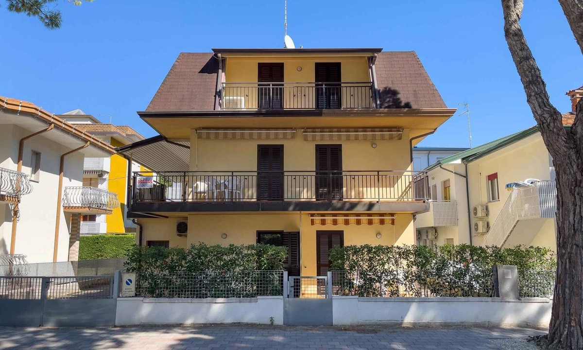 Lignano Sabbiadoro Apartment | Holiday apartment with air conditioning and balcony