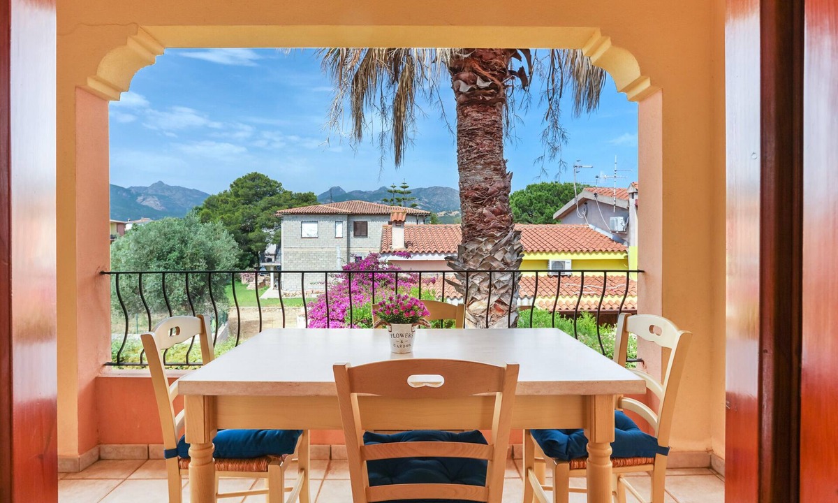 San Teodoro City Centre Apartment | Holiday Apartment "Bilocale Geranium Beach" with Terrace & Air Conditioning