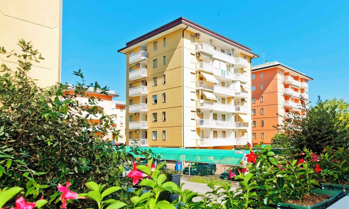 Bibione Apartment | Holiday apartment with balcony and air conditioning