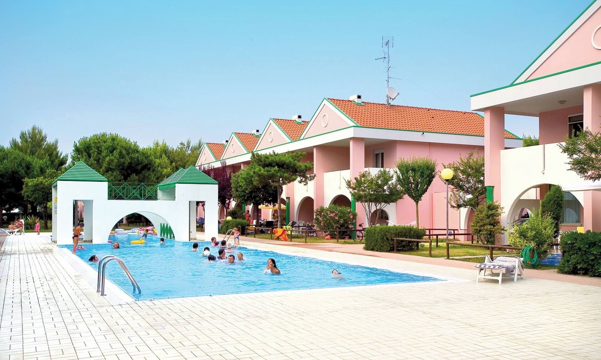 Bibione Apartment | Holiday apartment with air conditioning, terrace, balcony, and pool
