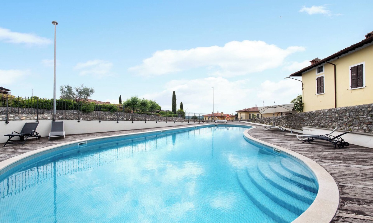 Polpenazze del Garda House | Holiday Home 'Palazzo Archi 2A' with Pool & Wi-Fi
