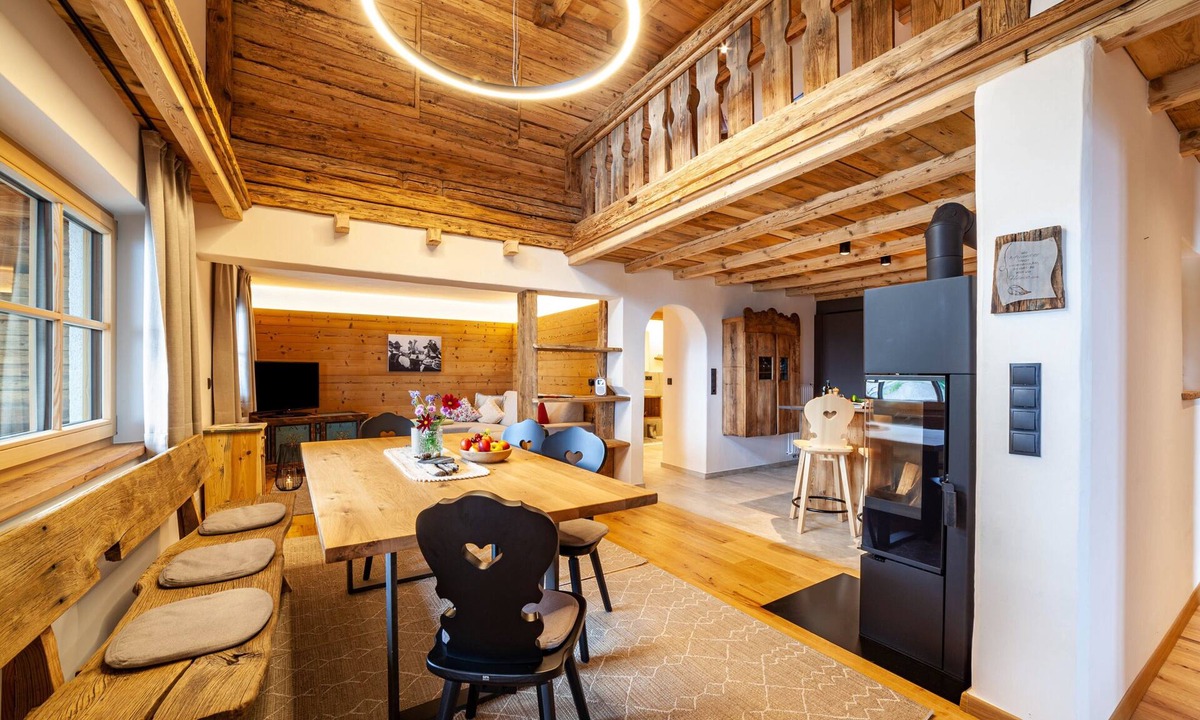 Caines House | Holiday Home 'Mutlechnerhof' with Mountain View, Private Terrace and Wi-Fi