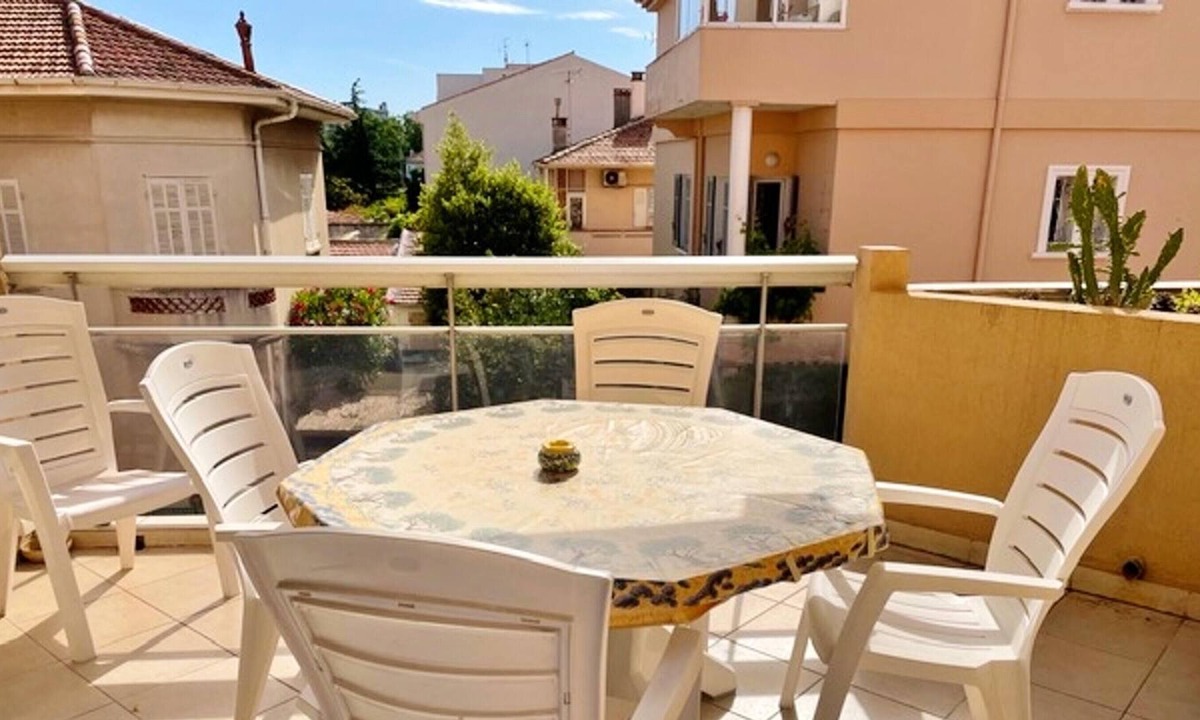 Frejus Plage Apartment | Homerez - 200 m away from the beach! Beautiful appartement for 6 ppl. at Fréjus