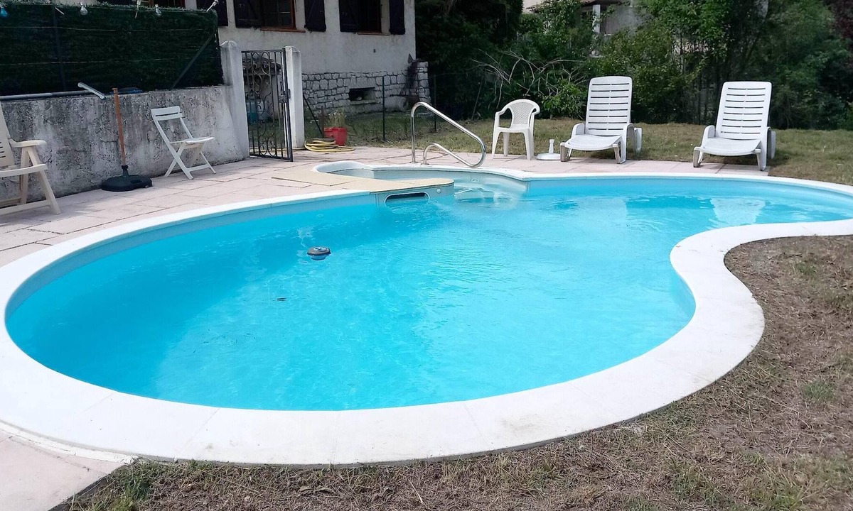 Bastide Giraud Apartment | Homerez - Appartement 1 km away from the beach for 6 ppl. with shared pool