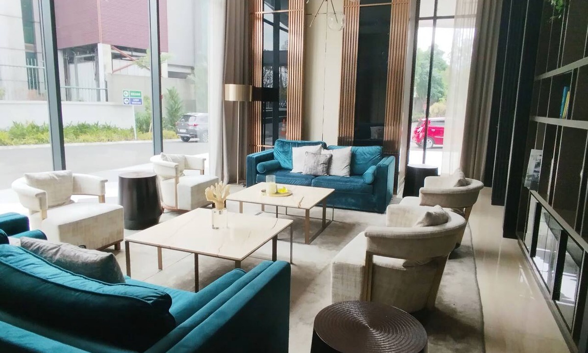 Surabaya Apartment | Homey 3Br With Private Lift At Grand Sungkono Lagoon Apartment