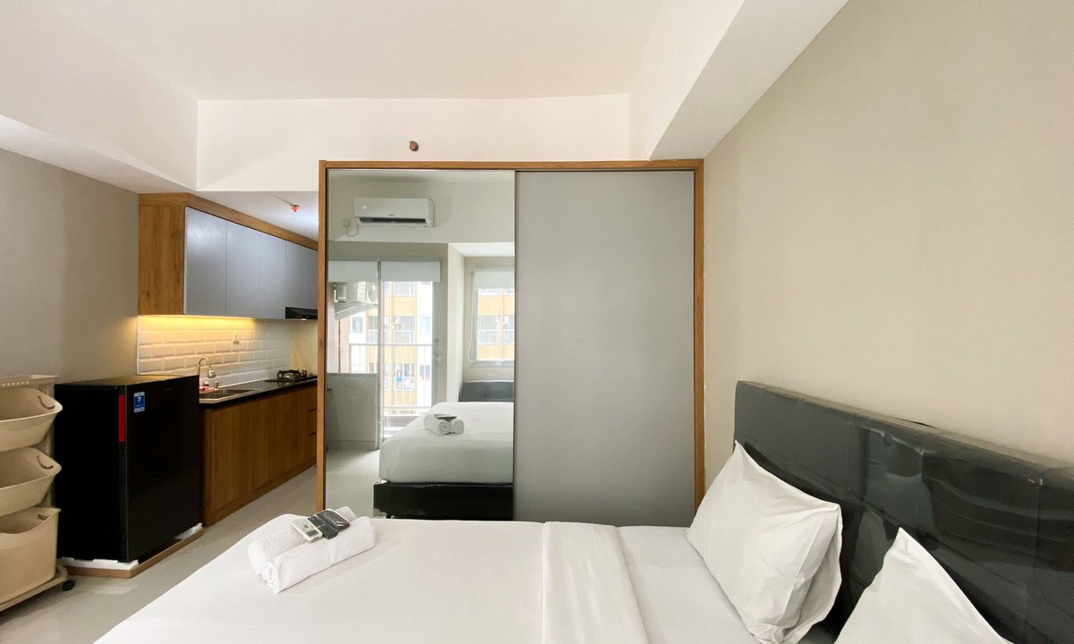 Duren Sawit Apartment | Homey and Cozy Stay Studio LRT City Jatibening Apartment