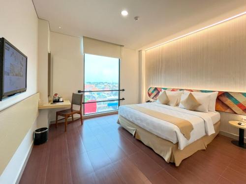 Surabaya Hotel | Hotel 88 Embong Malang Tunjungan Surabaya by WH - Breakfast with The Best View on The Highest Floor and Strategic Location in The City Center