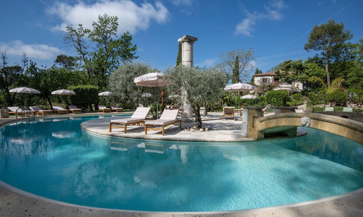 Saint-Paul-de-Vence Hotel | Hotel Les Messugues