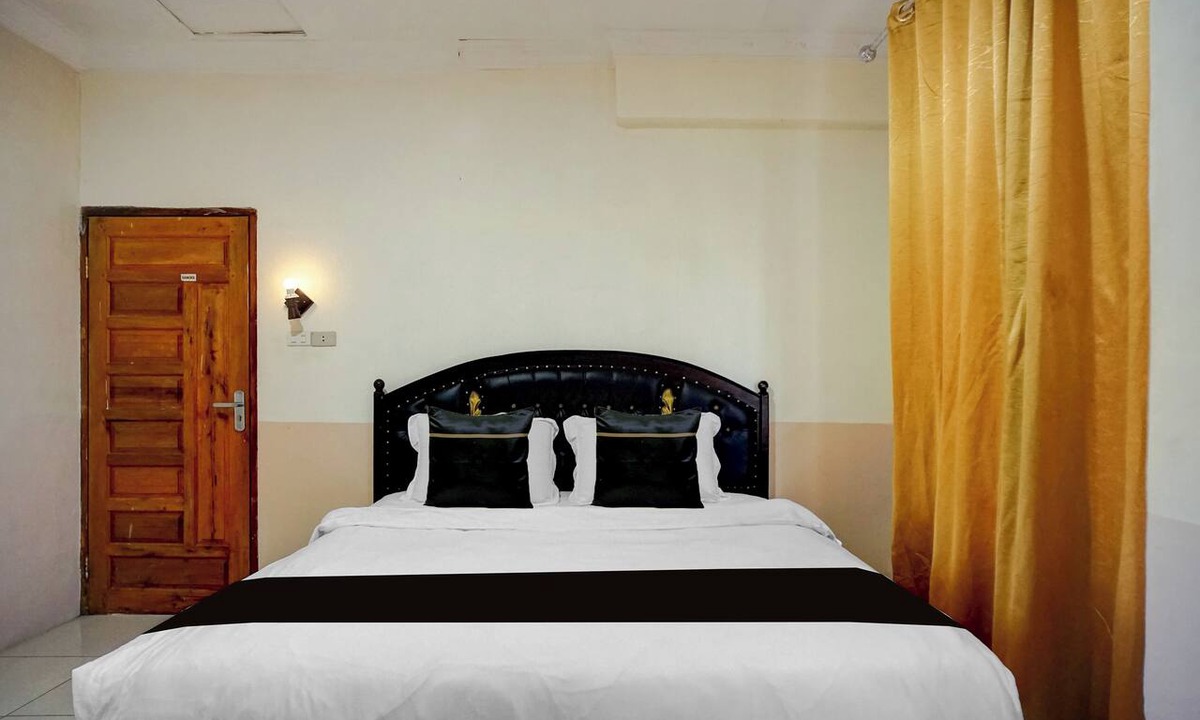Berastagi Hotel | Hotel O near Monument Historique Berasta