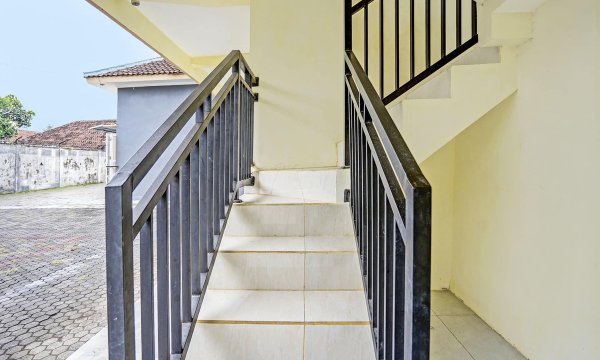 Klojen Hotel | Hotel O Tanjung Indah Homestay Syariah