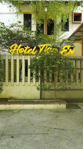 Karawang Hostel | Hotel Tiga-Er Syariah Karawang