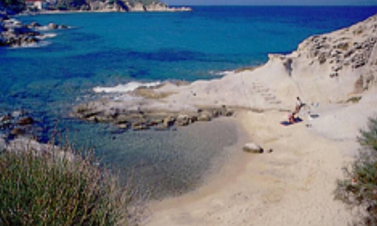 Sant' Andrea House | House Lina 100 meters from the seaTypical house
